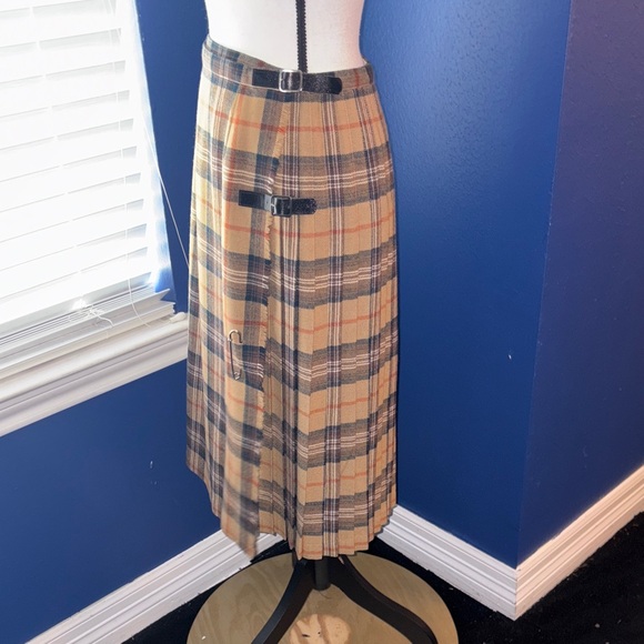 Vintage 1970’s Pringle Wool Kilt-Style Wrap Skirt - Picture 6 of 9